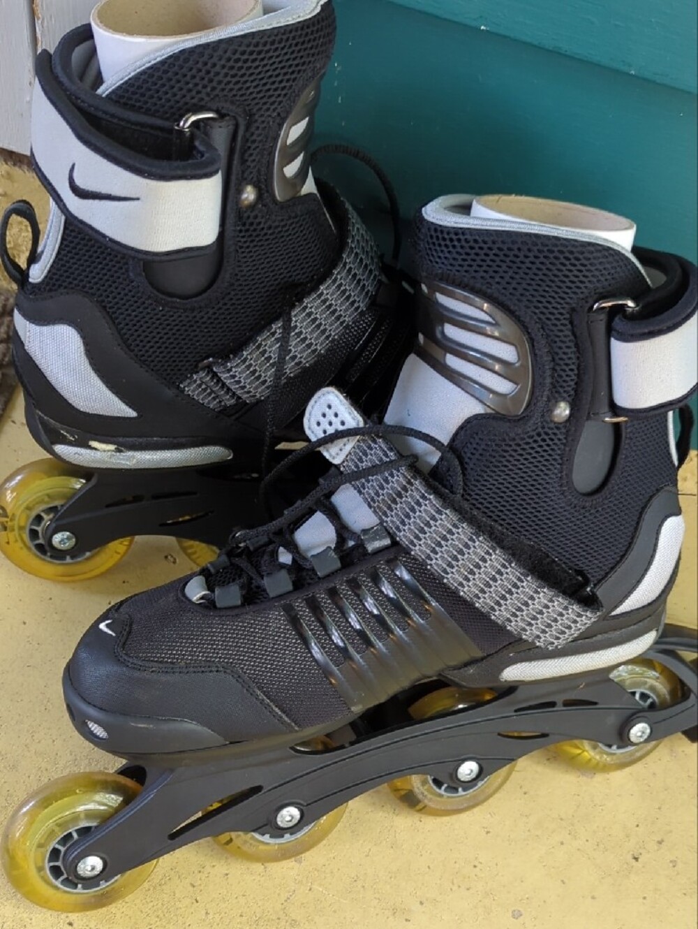 Nike Sz 11 Black and Gray Men's Inline Skates - Picture 2 of 5